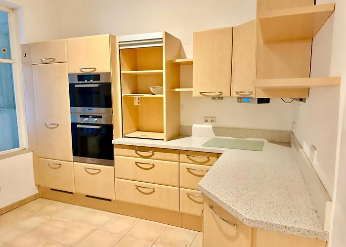 Old-school Classic Spacious Apartment